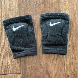 Nike Black Knee Pads - Kids